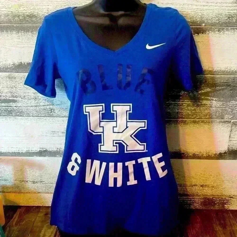 Women’s v-neck Nike size small